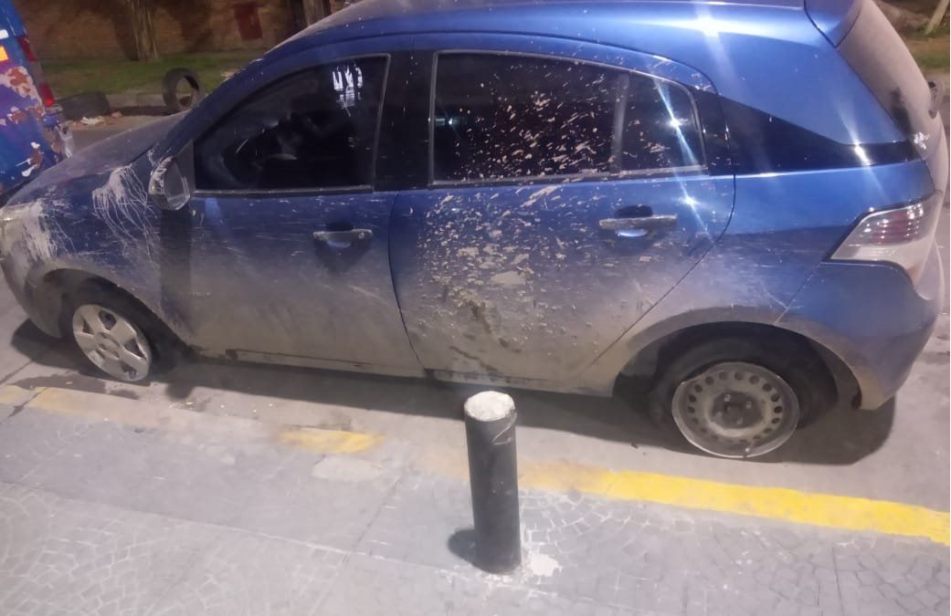 Auto robado por los dos adolescentes en Lomas de Zamora.