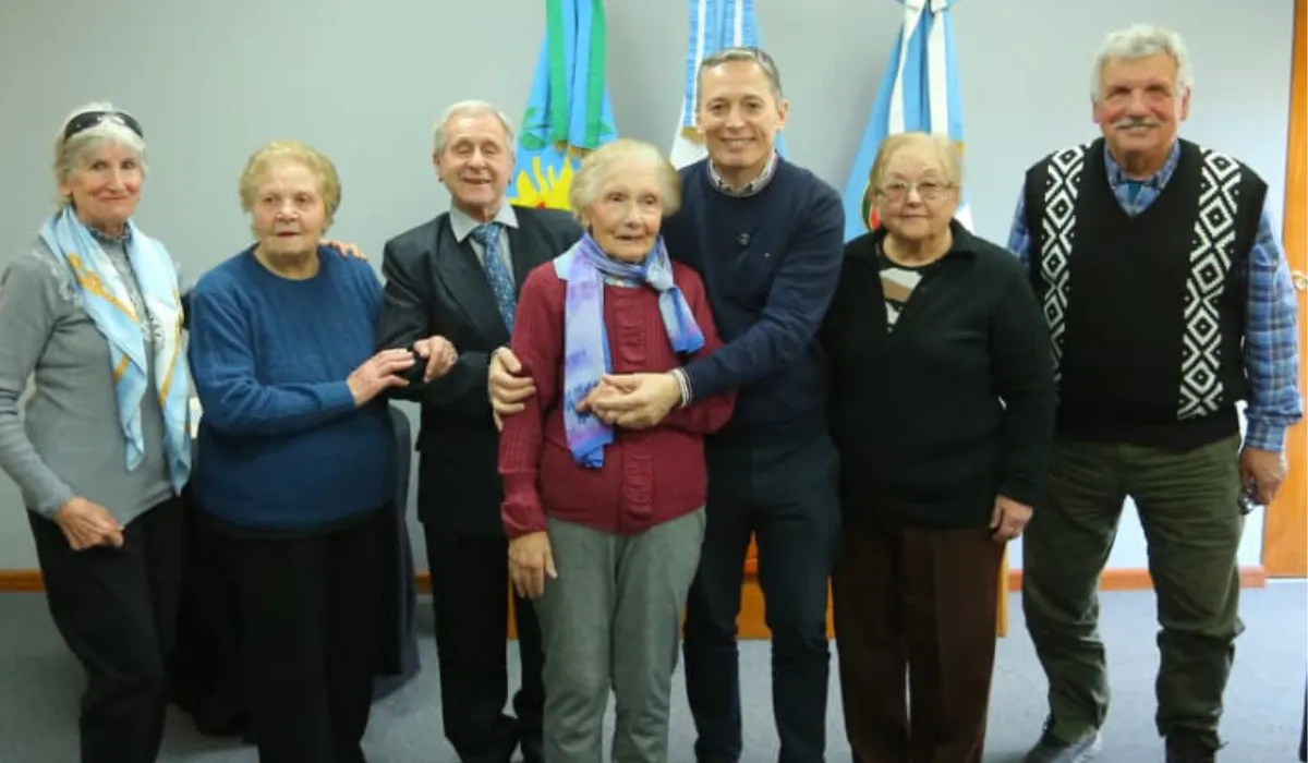 Los vecinos distinguidos por el intendente Fernando Gray. 