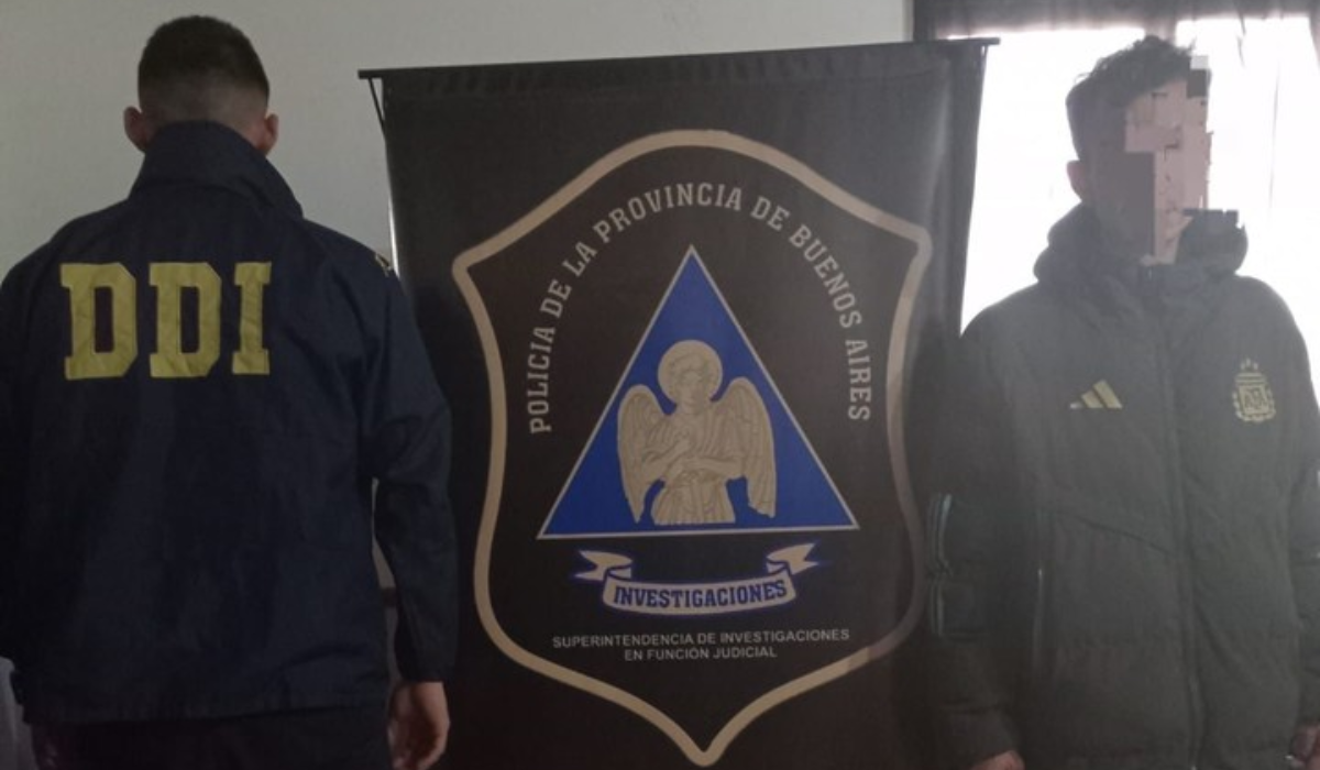 Uno de los detenidos, a raíz de los allanamientos a la barra de Los Andes.