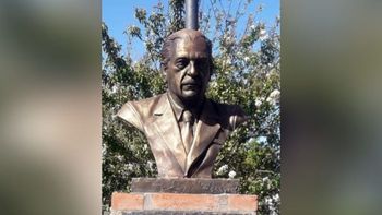 San Vicente: restauraron el busto de Alfonsín que había sido vandalizado