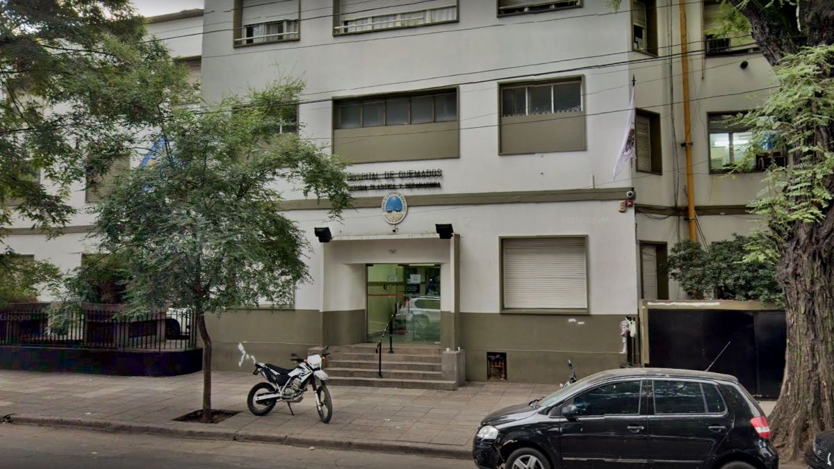 La joven de Lomas de Zamora tuvo que ser atendida en el Hospital de Quemados.