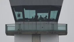 controladores aereos anunciaron cronograma de paros que afectara vuelos en todo el pais