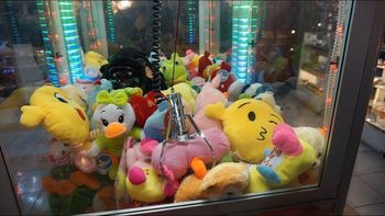Las clásicas máquinas de peluches le ceden terreno a las de objetos kawaii