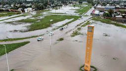 san vicente: bomberos reciben donaciones para bahia blanca