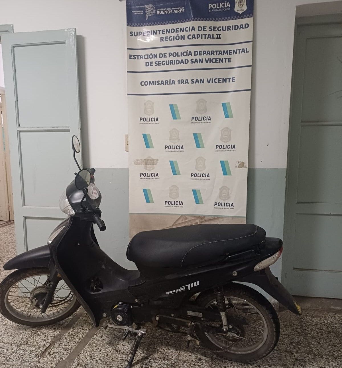 Los detuvieron en San Vicente mientras empujaban un auto adulterado Los detuvieron en San Vicente mientras empujaban un auto adulterado