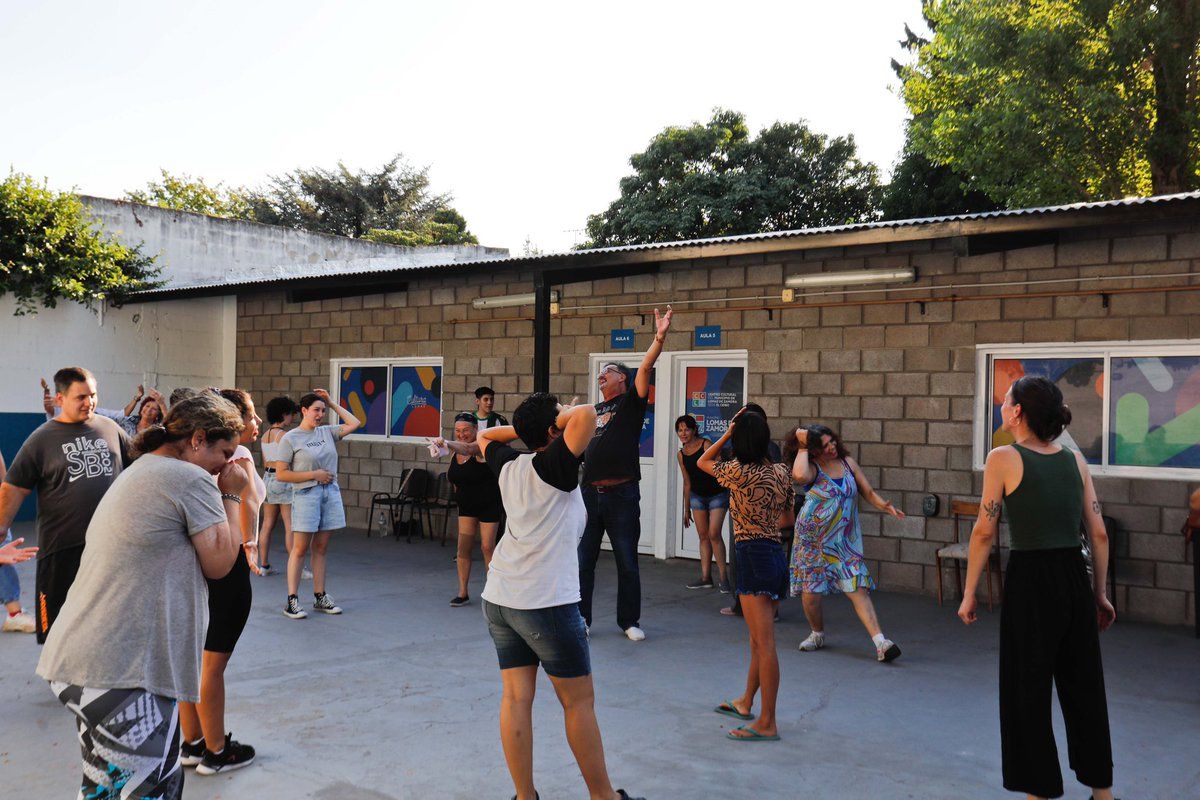 Vecinos ya participan de las actividades recreativas durante los talleres de verano que se realizan en centros culturales del distrito.