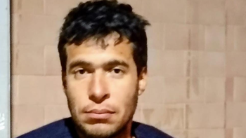Buscan a los familiares de un hombre perdido que deambula por Luis Guillón