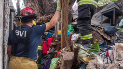 encontraron muerto a un acumulador de lanus: los bomberos hallaron el cuerpo luego de seis horas