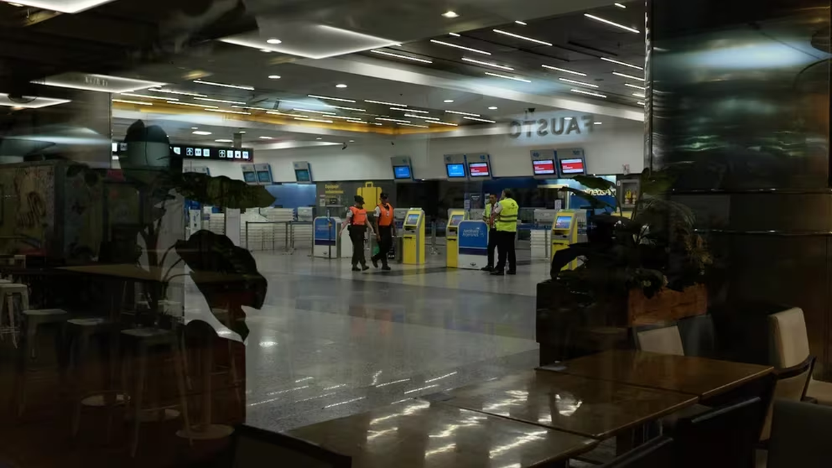 FlyBondi mudó sus operaciones al Aeropuerto Internacional de Ezeiza. (Foto: Adrián Escándar)