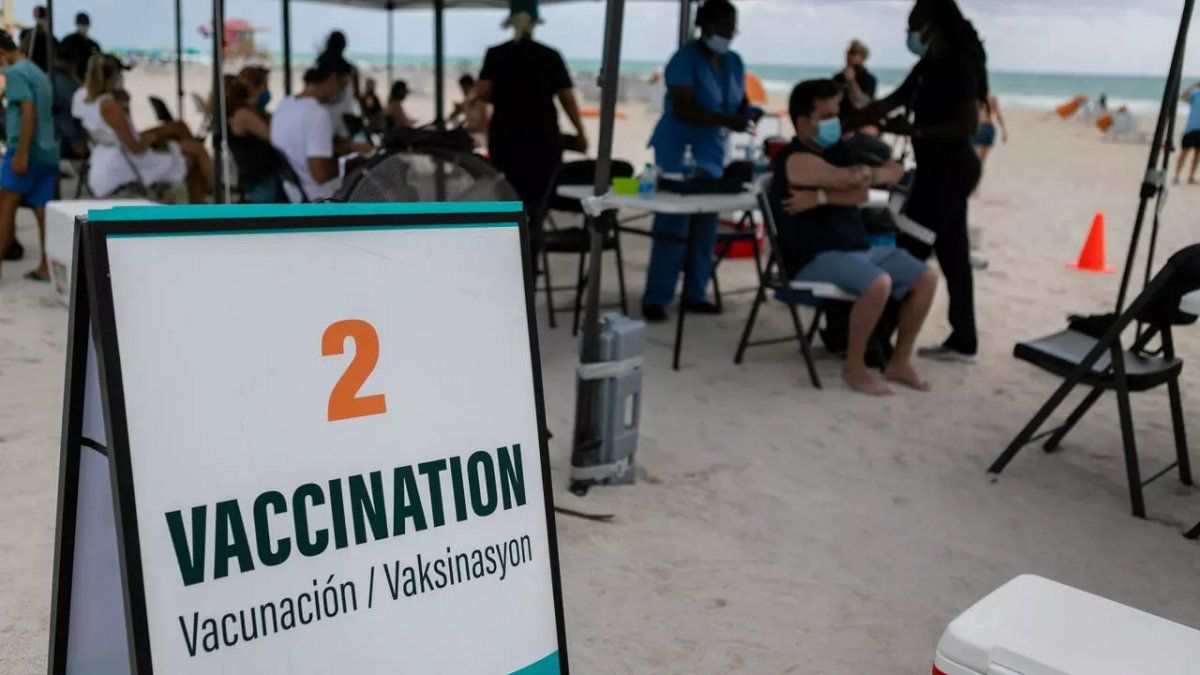 Cada vez más vecinos pudientes de la región viajan a Estados Unidos en búsqueda de vacunas