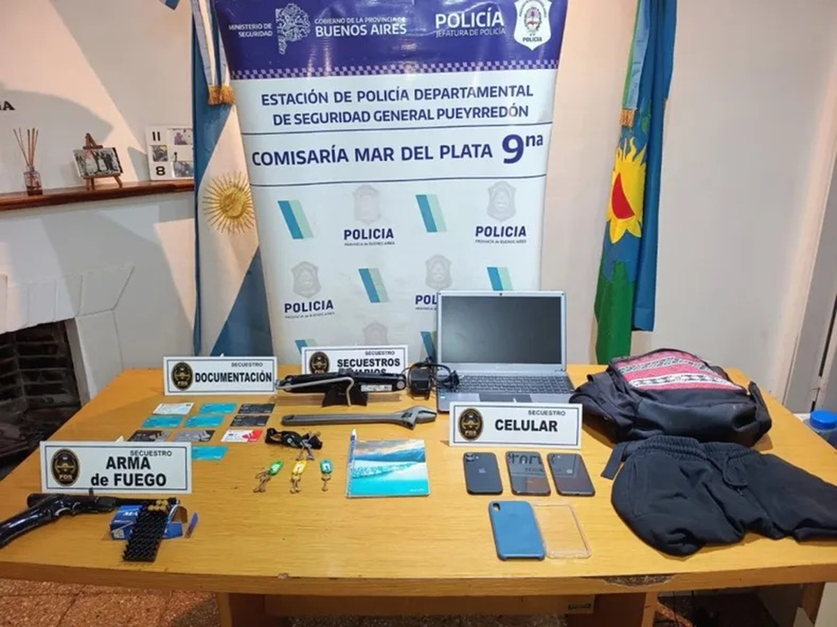 Los elementos secuestrados tras el operativo.