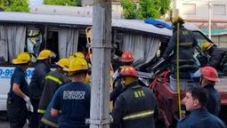 grave accidente: una combi de pasajeros de adrogue choco contra un camion en gerli