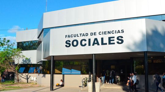 Feria del Libro en la UNLZ: dos jornadas con charlas, talleres y editoriales