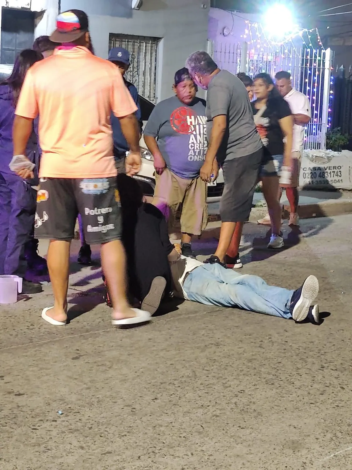 El momento del accidente captado por vecinos del barrio. 