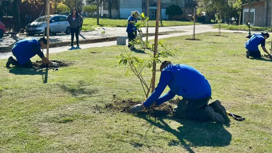 Almirante Brown: transformaron un terreno baldío en una nueva plaza en Don Orione