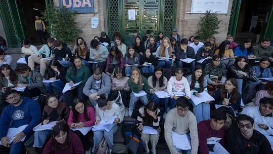 El Gobierno intimó a rectores a que garanticen las clases en pleno conflicto con los docentes universitarios
