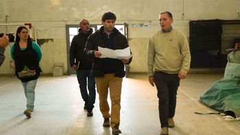 Monte Grande: Fernando Gray recorrió obras en la Escuela Primaria N°1