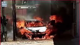 Operativo por un auto prendido fuego en Lomas: trabajaron los bomberos.