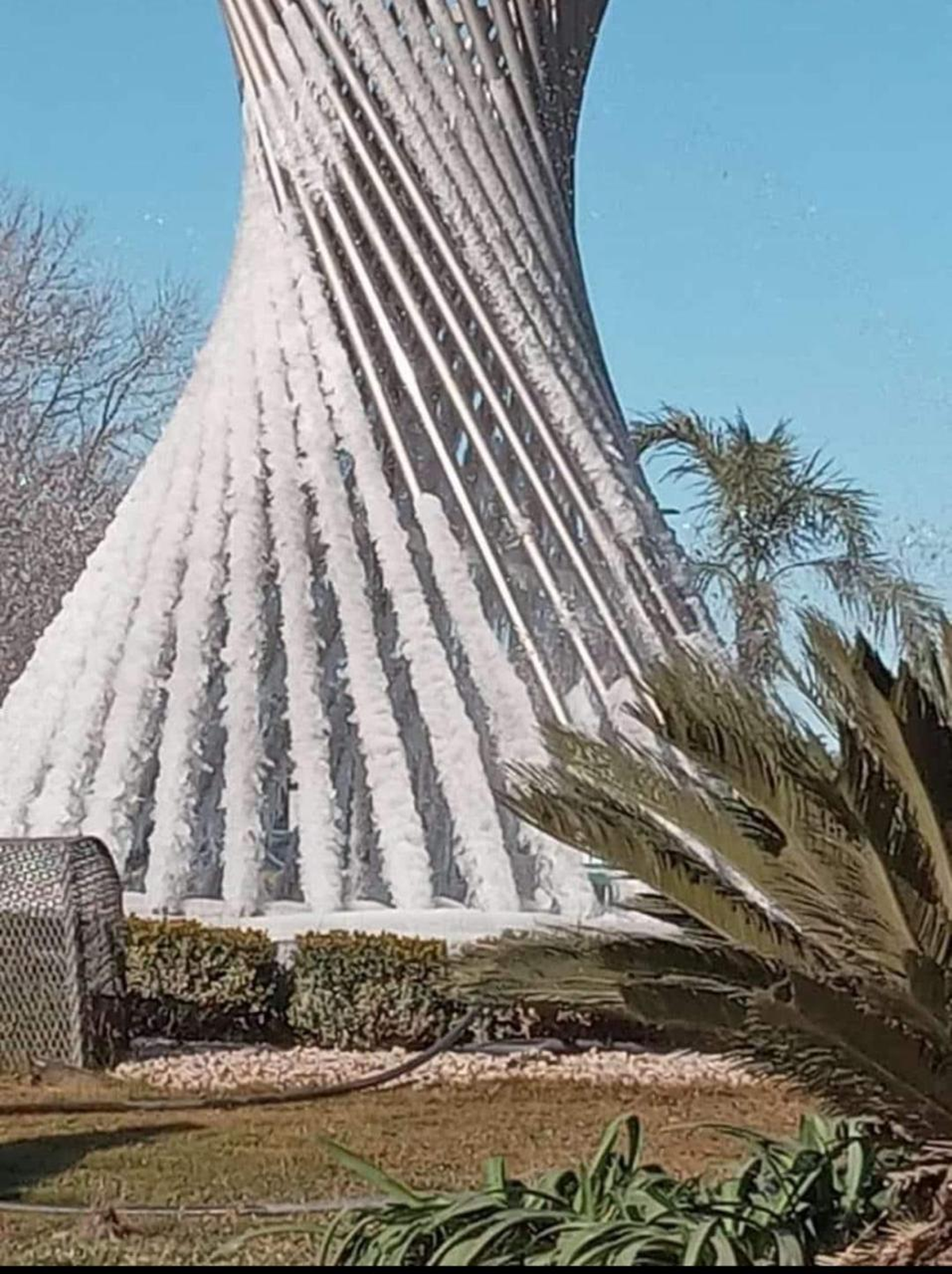 La Fuente de las Mujeres se congeló debido a las bajas temperaturas.