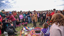 celebracion por el dia de la pachamama en san vicente con un ritual en la laguna