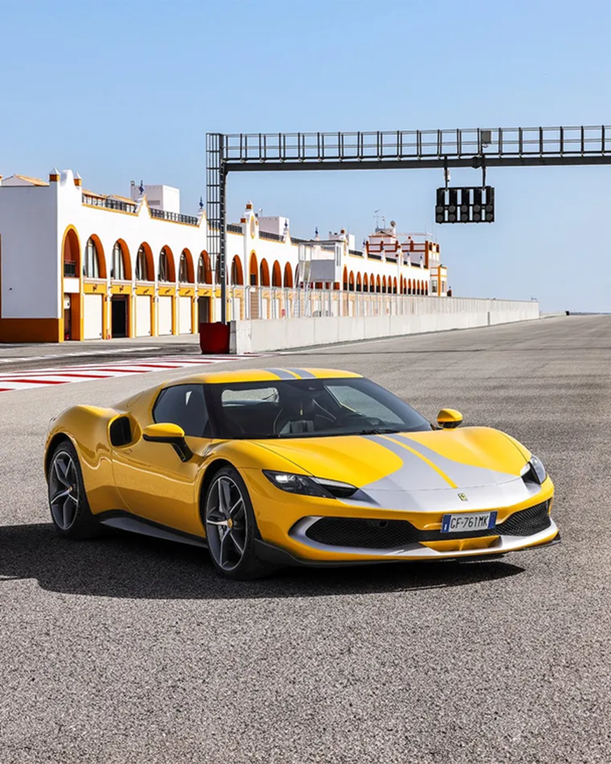 El automovilista que choc&oacute; en San Vicente se trasladaba en una Ferrari 296 GTB.