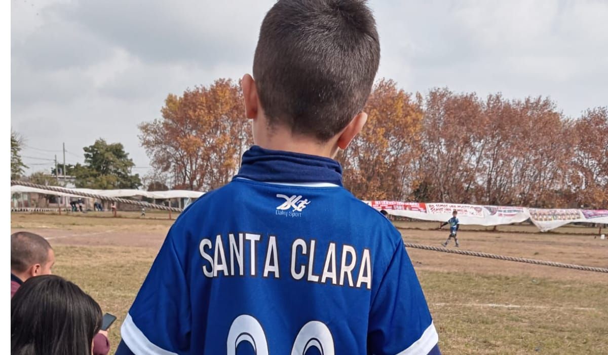 Mylo juega en el Club Santa Clara de Almirante Brown desde sus 4 años.