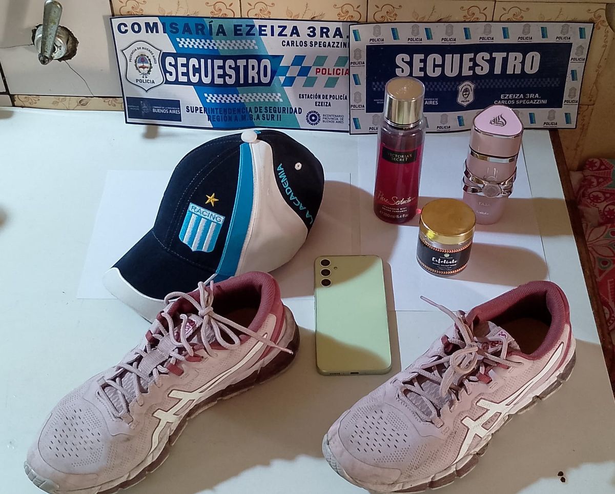 Los objetos secuestrados en el primer allanamiento.