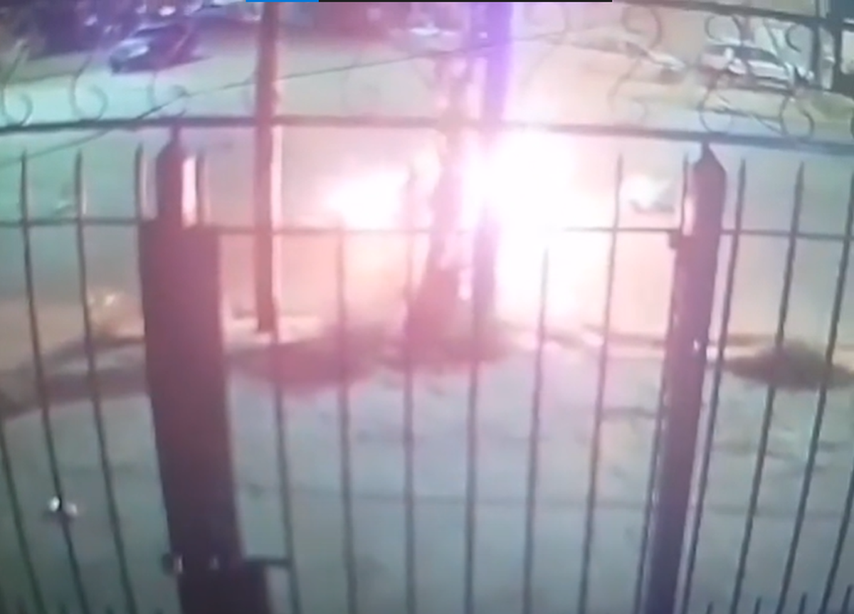 Las motos se incendiaron tras el impacto.