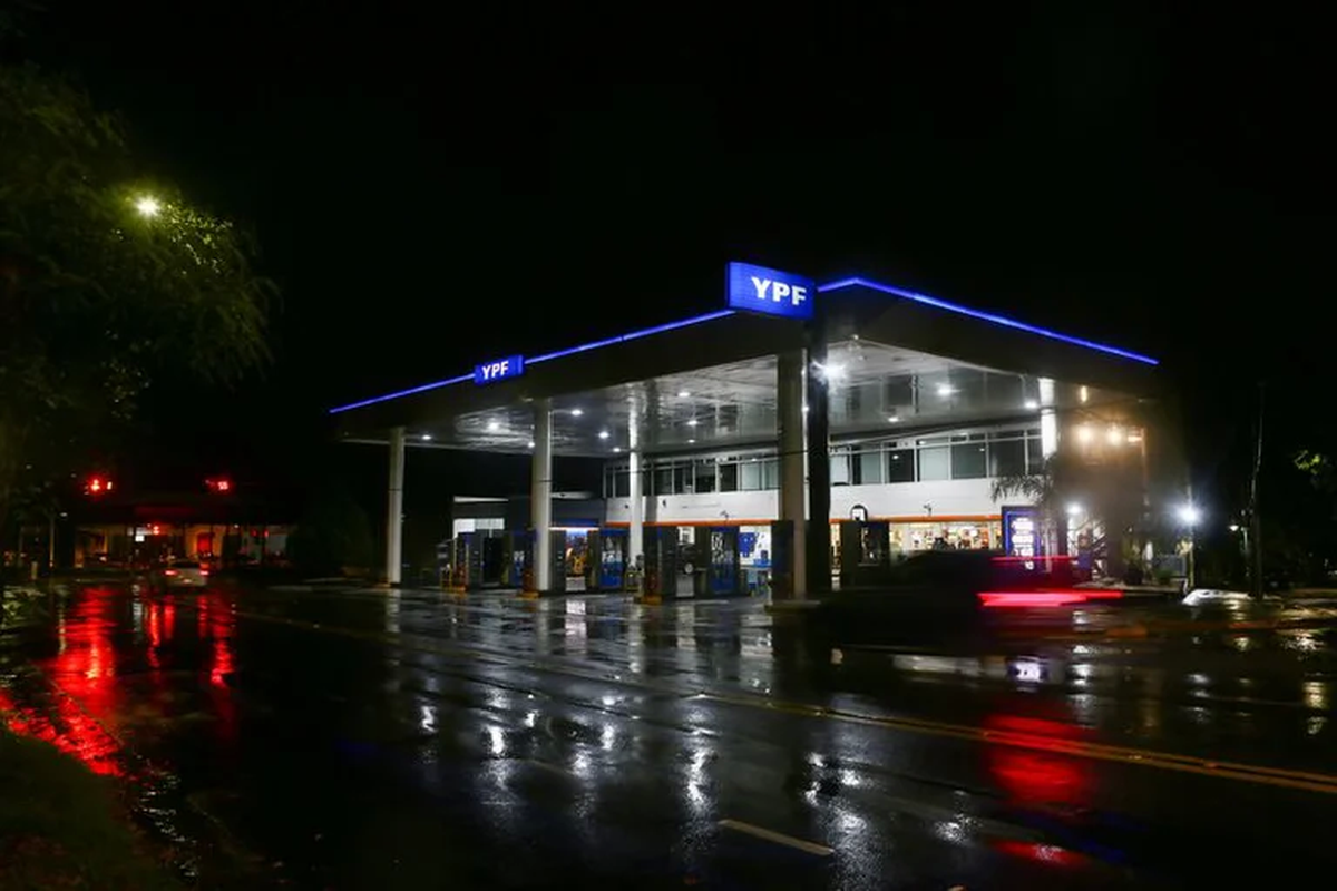 YPF fue la última en aplicar el aumento a los combustibles a la espera de un acuerdo con el Gobierno. 