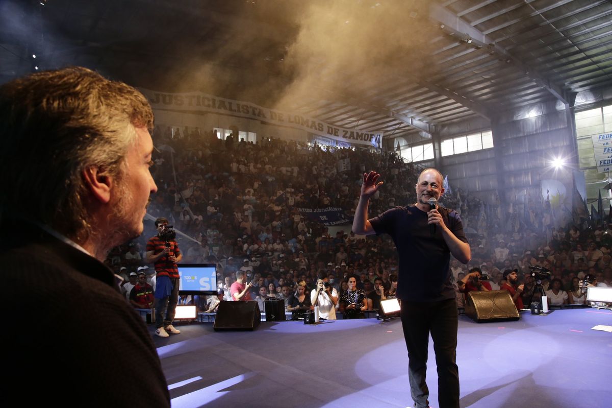 Mart&iacute;n Insaurralde present&oacute; a M&aacute;ximo como "un amigo" que le dio la pol&iacute;tica.