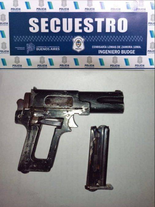 Revólver incautado al delincuente que asaltaba colectivos.