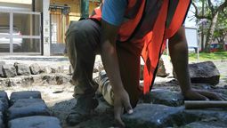 lomas: reparan calles adoquinadas para conservar su identidad historica