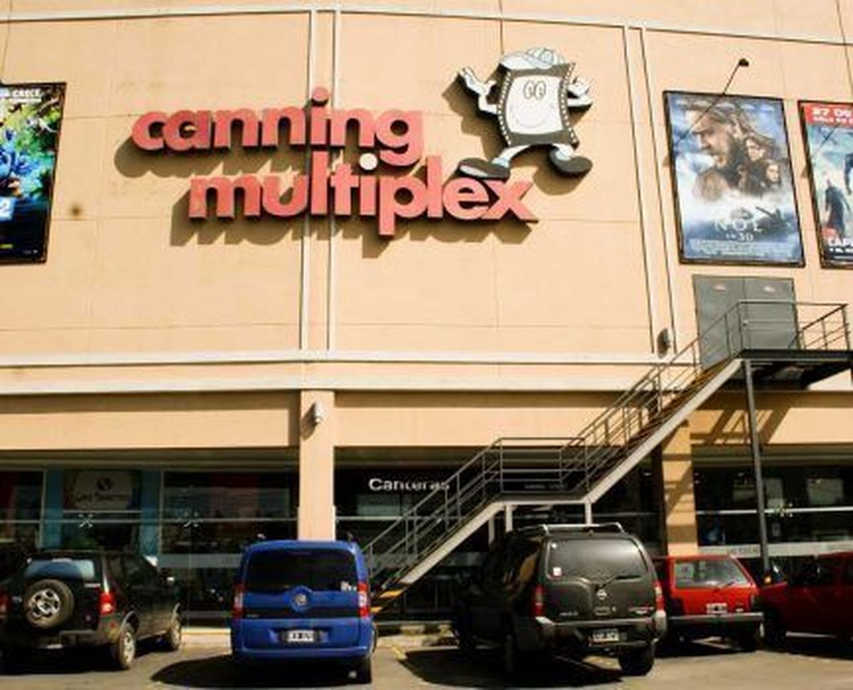 La entrada a Canning Multiplex en el shopping Las Toscas.