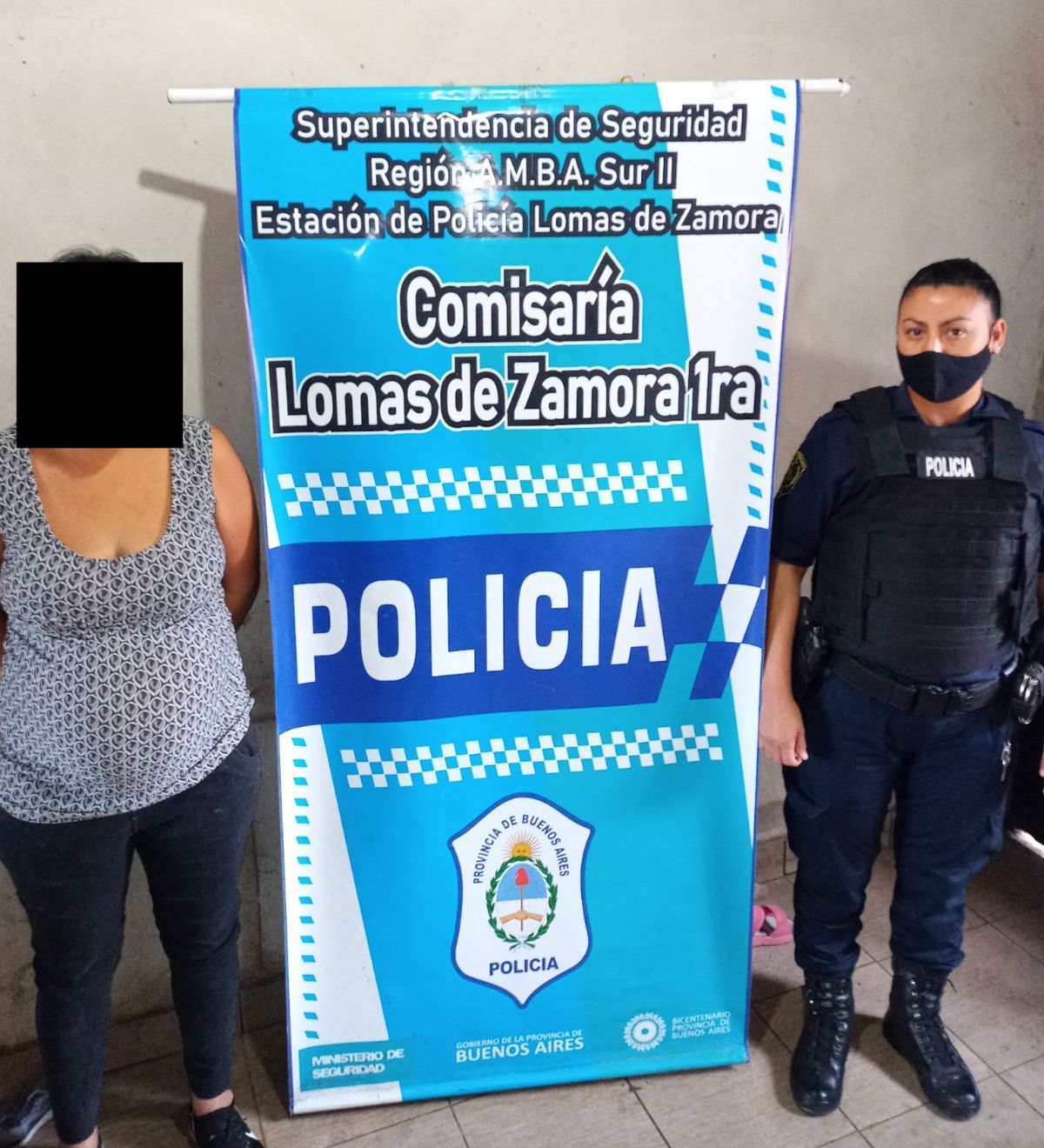 La mujer detenida, acusada del robo a un local de ropa en Lomas de Zamora.