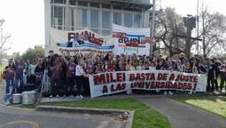 masiva movilizacion al congreso: la universidad de lanus marcha a capital y se expreso contra el veto de milei