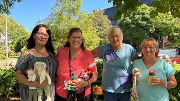 20 años, 20 historias: las artesanas de Echeverría que vieron cambiar el centro desde sus puestos