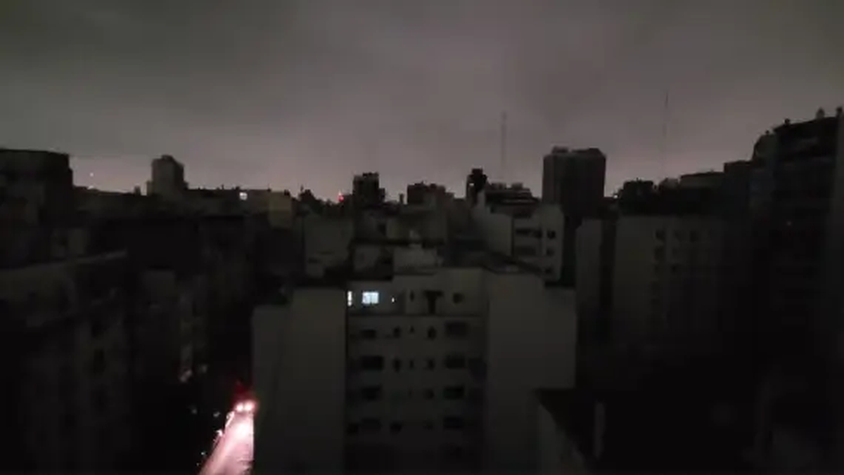 Hay más de 25 mil hogares sin luz. Hay más de 25 mil hogares sin luz.