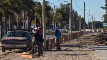 Alerta en Canning: constructora impide el acceso al estacionamiento de frente al Grilli