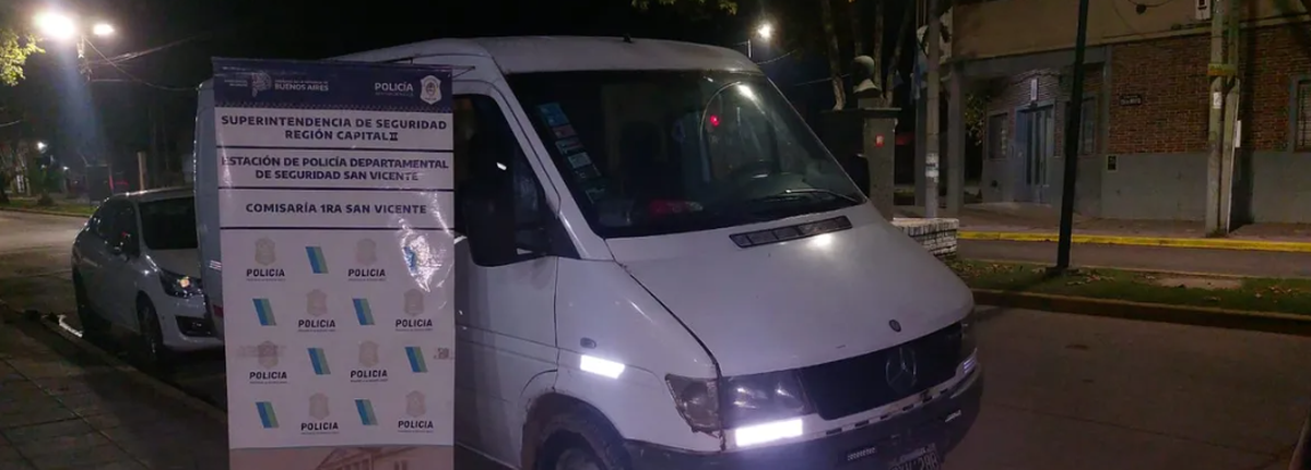 La camioneta en la cual los delincuentes se llevaron al perro.