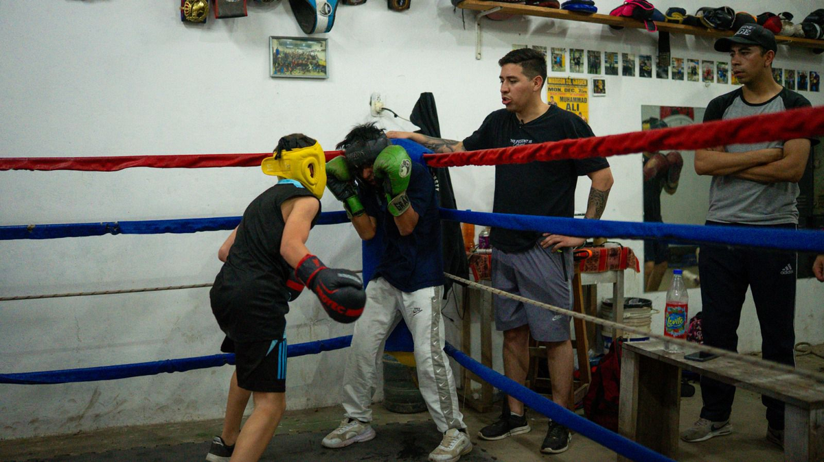 “Lo conocí cuando estaba en situación de calle, lo invité a boxear y empezamos a ir todos los días