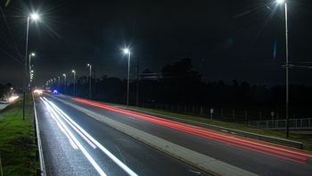 Almirante Brown: colocaron nuevas luces LED sobre la Ruta 4 y colectoras
