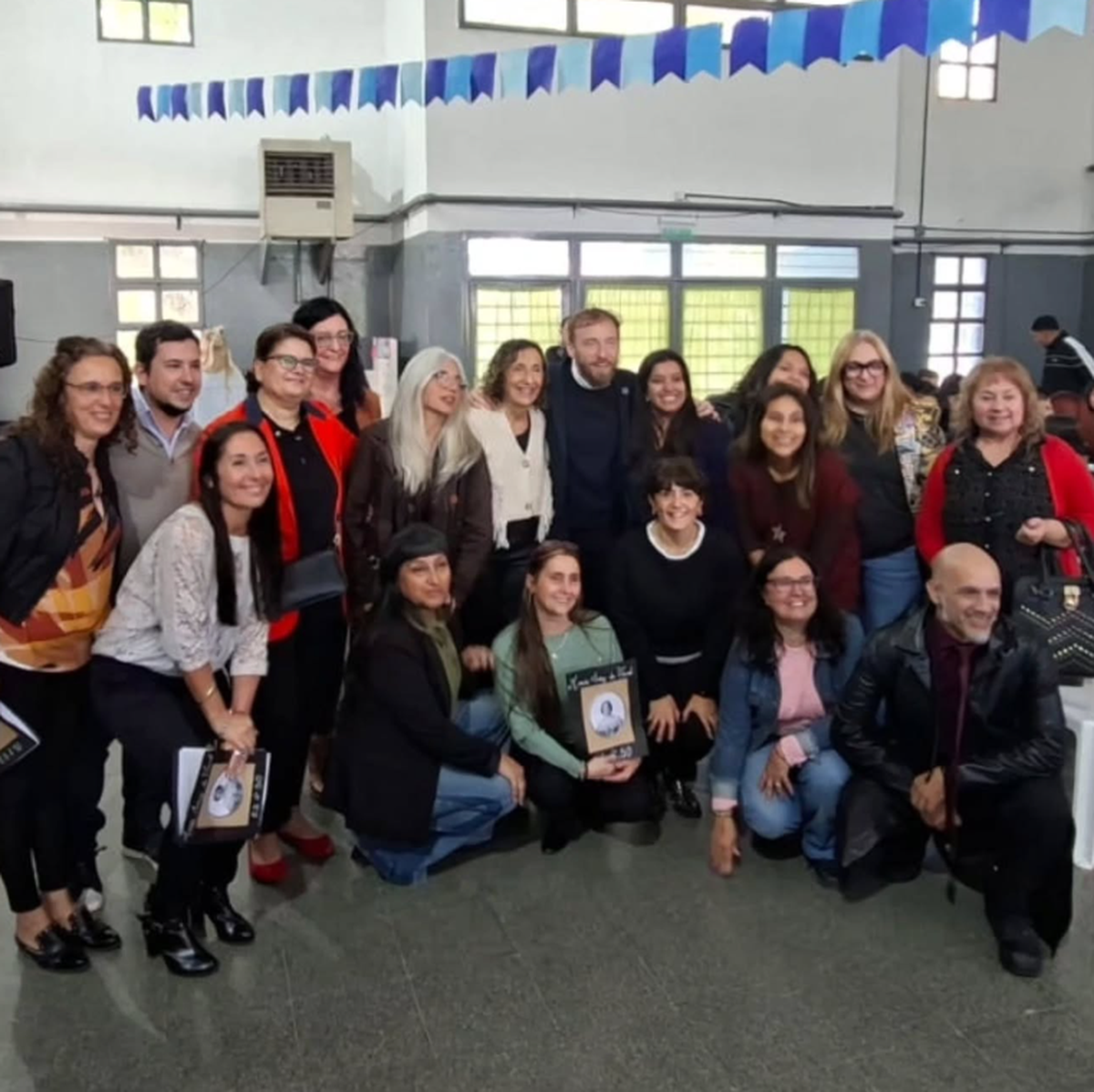 La Escuela Secundaria N° 50 formalizó su nombre “María Sáez de Vernet” en un acto junto con la comunidad eductativa y el intendente de Lomas de Zamora, Federico Otermín. 