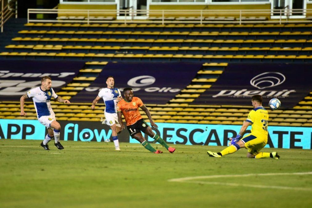 Mauricio Cuero, una de las figuras del triunfo de Banfield ante Rosario Central en la Copa Liga Profesional.