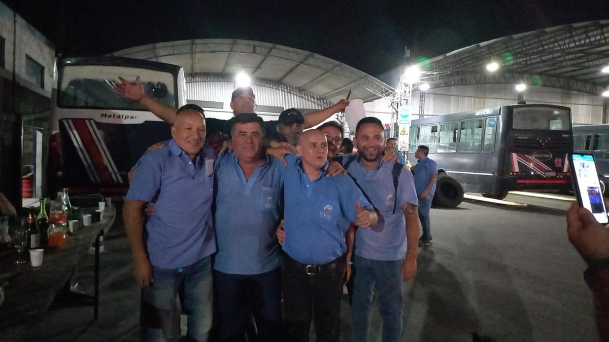 Gustavo junto a sus compañeros de Lomas de Zamora.