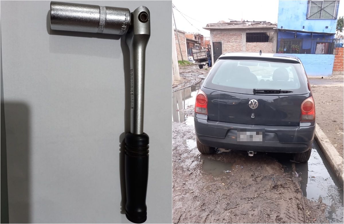 La llave incautada a uno de los sospechosos y el auto recuperado por la Polic&iacute;a.