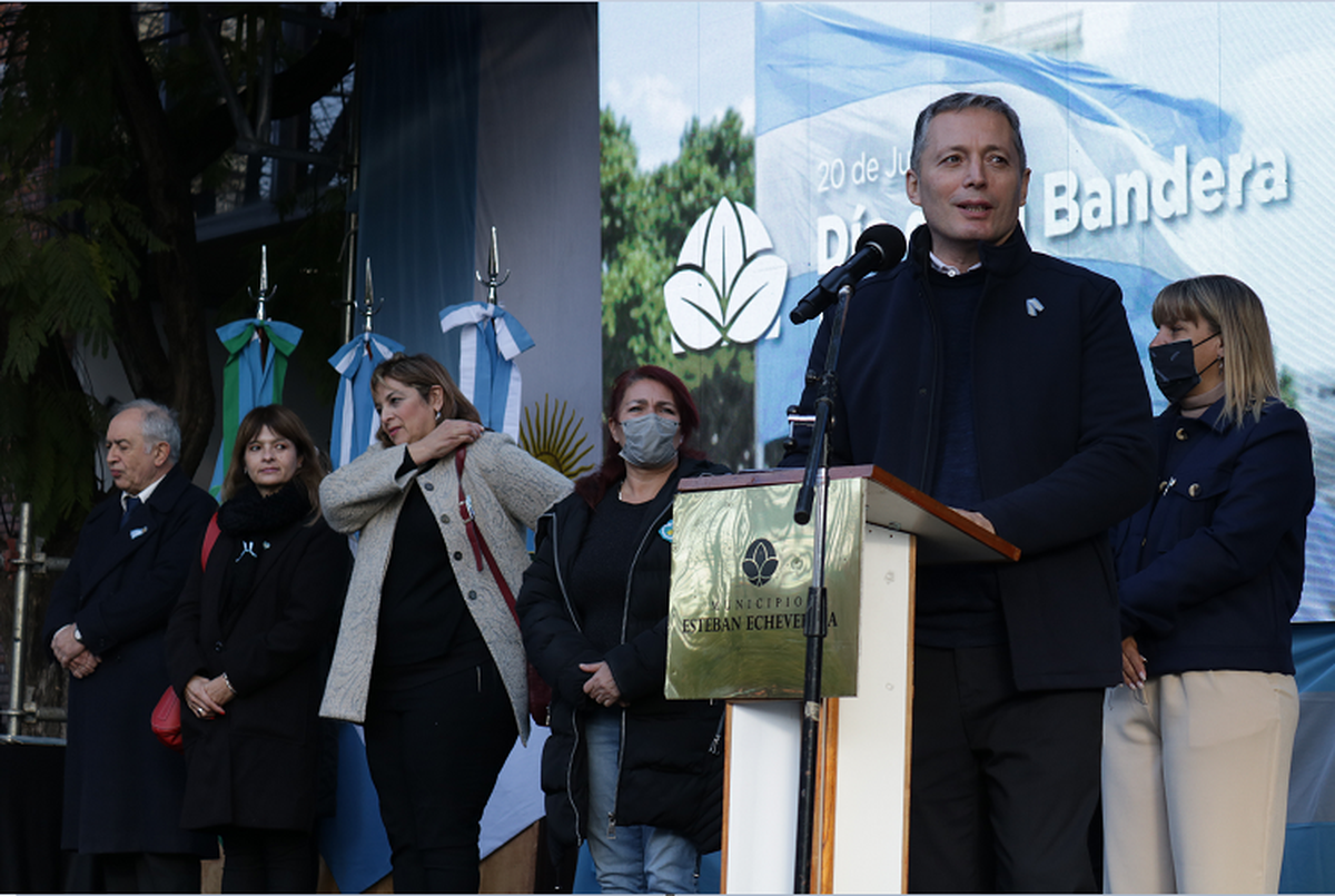 El intendente Fernando Gray en el acto del Día de la Bandera en Monte Grande.