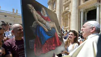 San Vicente: Agostina Mauro recordó su encuentro con el Papa Francisco para entregarle una obra