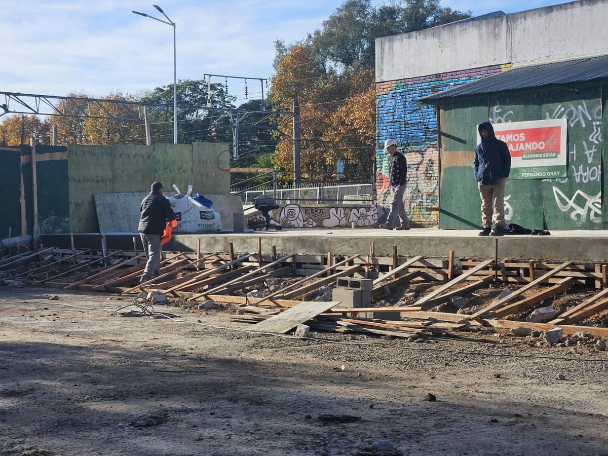 Desde el mes pasado se llevan a cabo diferentes tareas para renovar el Centro Cultural de Monte Grande.
