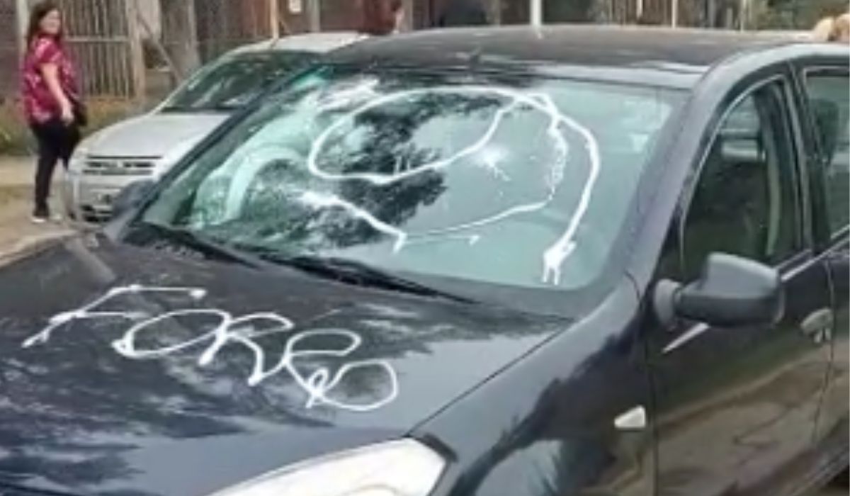 San Vicente: estacionó tapando una entrada y le vandalizaron el auto