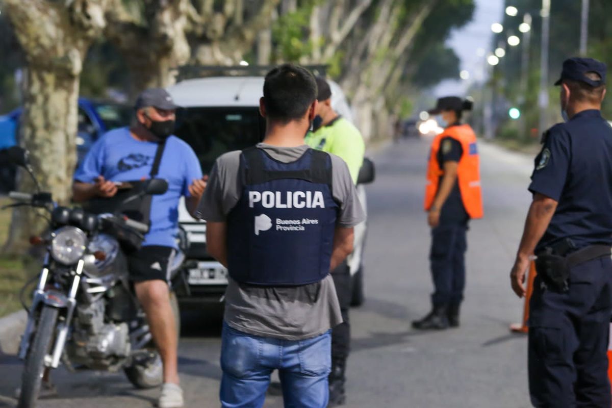 Controles a las motos en San Vicente: no pueden cargar nafta si tienen escape liberado